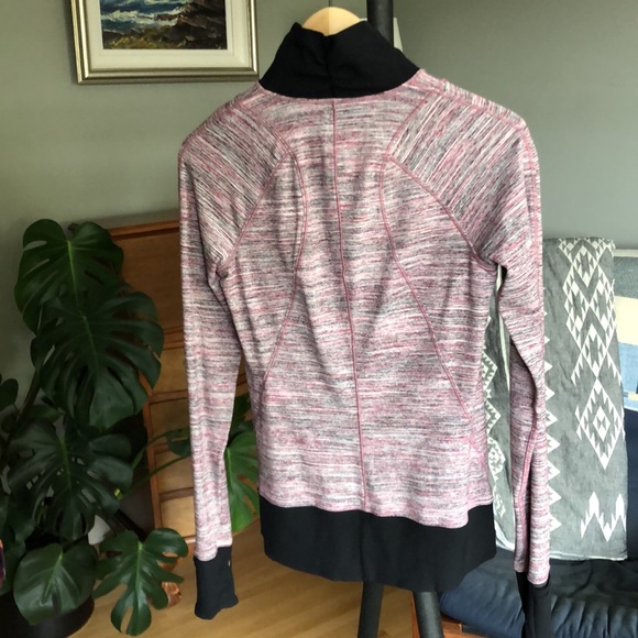Lululemon - 6 - Pull over - Picture 2 of 6